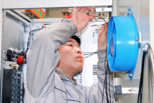 技能比武綻風(fēng)采，工匠精神耀九洲丨九洲集團(tuán)技能比武競賽進(jìn)行中！